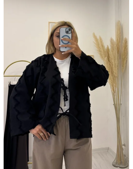 Siyah Zigzag Applikasyonlu İpli Kısa Ceket Hırka