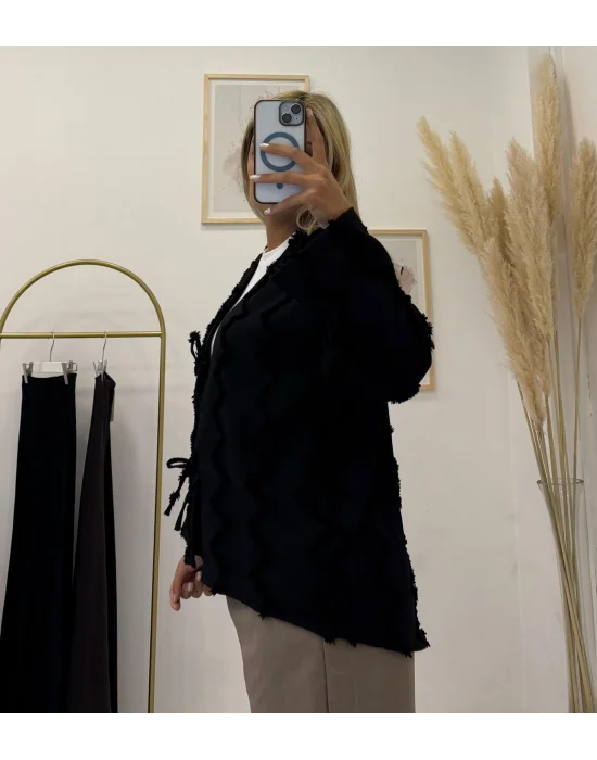 Siyah Zigzag Applikasyonlu İpli Kısa Ceket Hırka