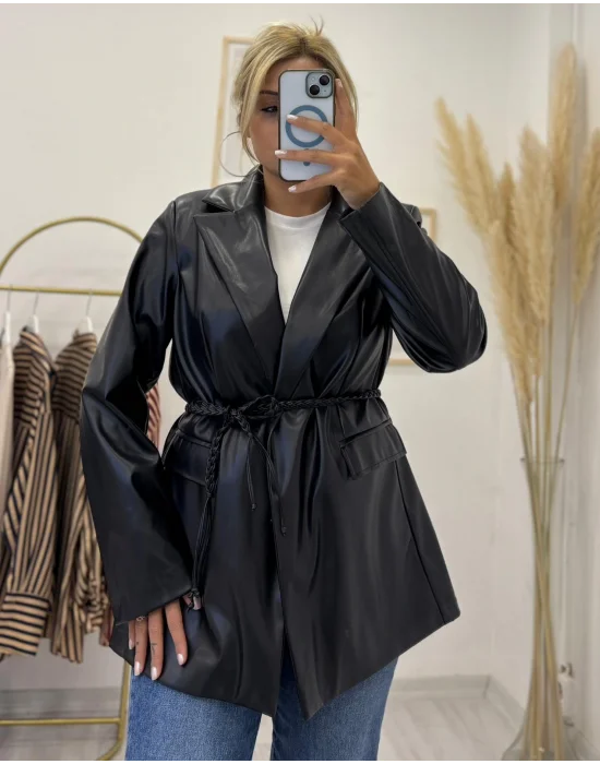 Siyah Kuşaklı Deri Ceket