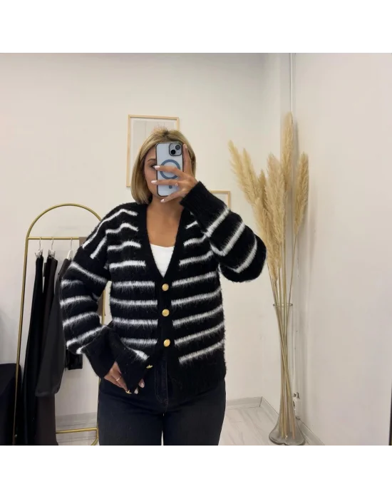 Siyah Beyaz Çizgili Tüylü Hırka