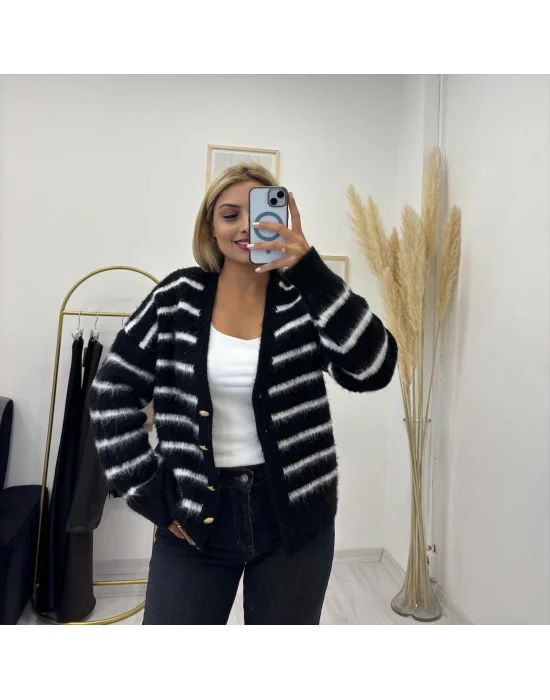 Siyah Beyaz Çizgili Tüylü Hırka