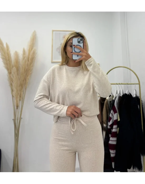 Basic Yumuşak Triko Takım - Uzun Kollu Üst ve Bağlamalı Geniş Paça Pantolon - Açık Bej