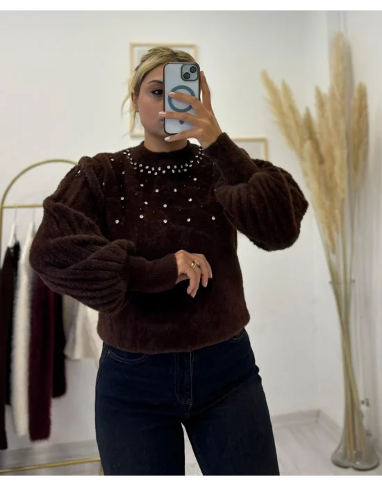 İnci ve Taş İşlemeli Balon Kollu Yumuşak Tüylü (Fuzzy) Triko Kazak Çikolata Kahve