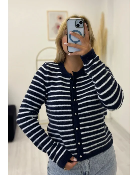 Koyu Lacivert üzerine beyaz çizgili, önü düğmeli, yuvarlak yaka, tüylü (fuzzy) triko hırka.