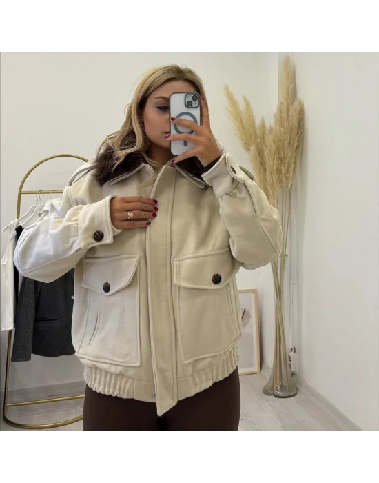 Kürklü Yaka Cepli Bomber Kısa Mont - Krem/Siyah