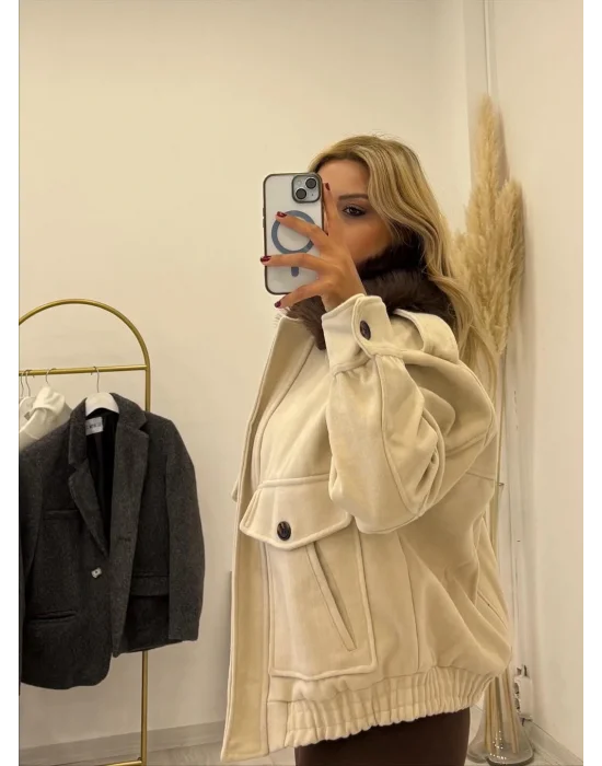 Kürklü Yaka Cepli Bomber Kısa Mont - Krem/Siyah