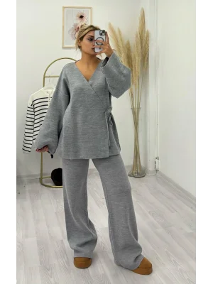 V Yaka Kuşaklı Örme Triko Takım