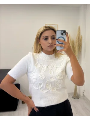 Kısa Kollu Kabartmalı Desenli Beyaz Triko