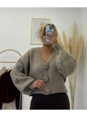 Büyük Ponponlu Bej Crop Hırka – V Yaka Örgü Kazak