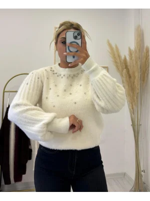 İnci ve Taş İşlemeli Balon Kollu Yumuşak Tüylü (Fuzzy) Triko Kazak - Krem/Beyaz