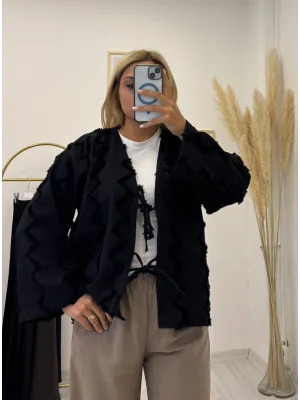 Siyah Zigzag Applikasyonlu İpli Kısa Ceket Hırka