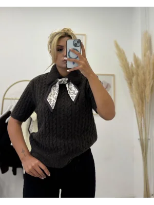 Kısa Kollu Fularlı Örgü Desenli Polo Yaka Triko - Koyu Kahverengi