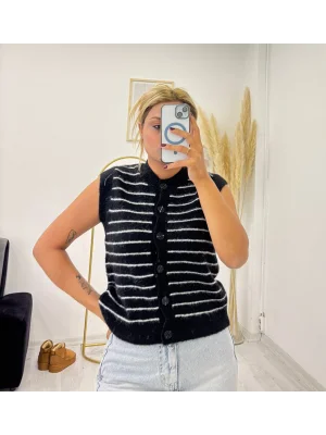 Çizgili Düğmeli Örme Yelek