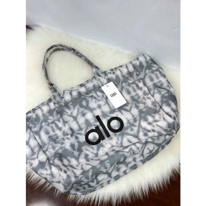ALO YOGA Iconic Shopper Tote