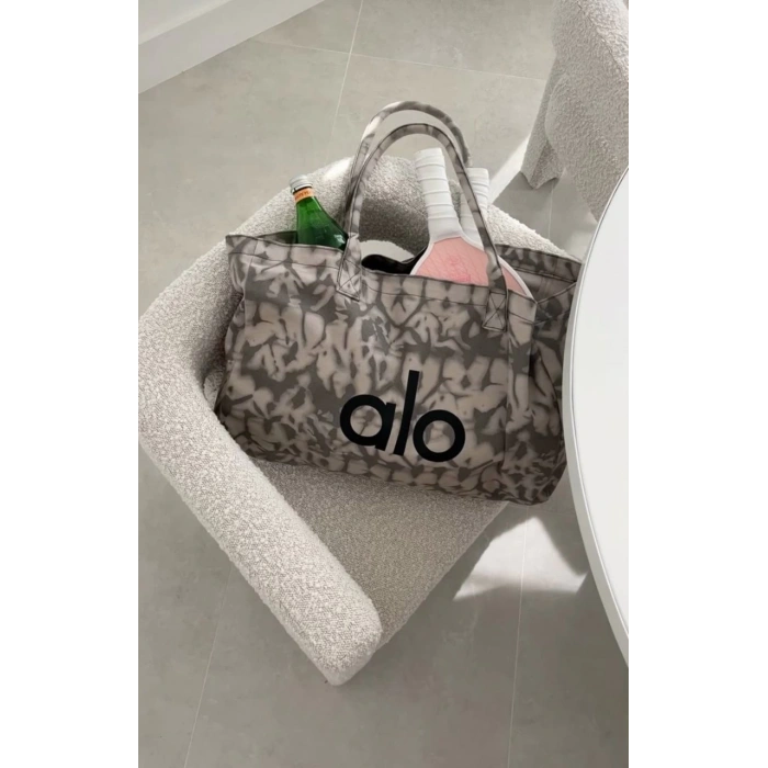 ALO YOGA Iconic Shopper Tote