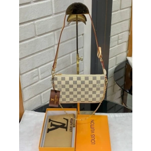 Louis Vuitton Pochette Çanta - Bej