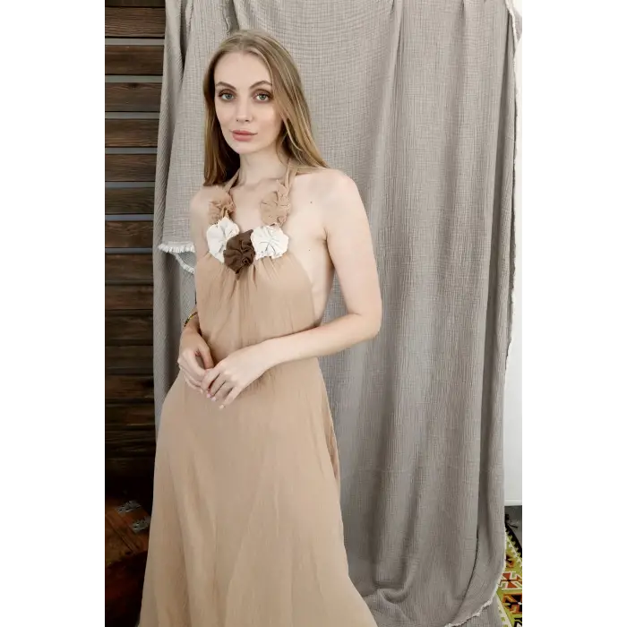 ALOHA YAKASI ÇİÇEK DETAYLI MÜSLİN ELBİSE