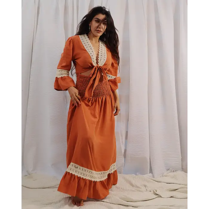 ENDÜLÜS DANTEL DETAYLI CROP BAĞLAMALI BOHEM MÜSLİN ELBİSE