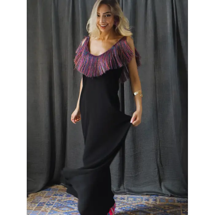 JÜLİDE YAKASI PÜSKÜL DETAYLI ŞİLE BEZİ ELBİSE