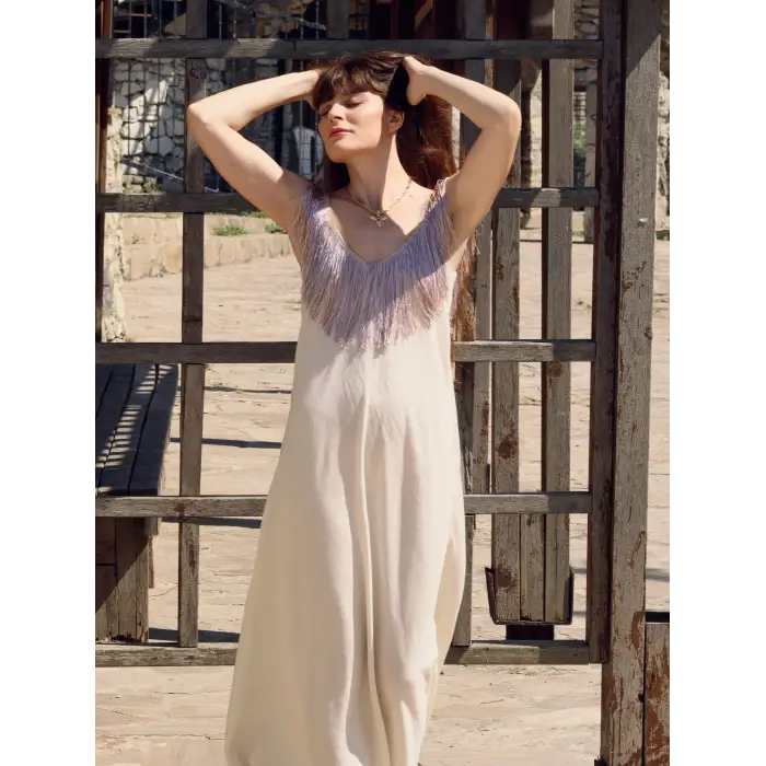 JÜLİDE YAKASI PÜSKÜL DETAYLI ŞİLE BEZİ ELBİSE