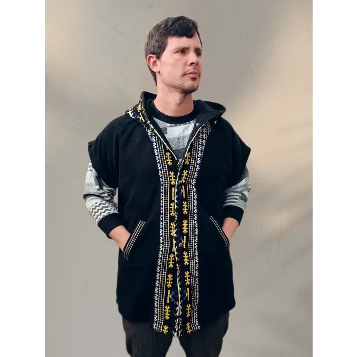 TUNA KAPŞONLU KİLİM DETAYLI POLAR YELEK / Siyah