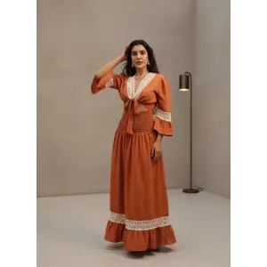 ENDÜLÜS DANTEL DETAYLI CROP BAĞLAMALI BOHEM MÜSLİN ELBİSE