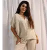 MİDYAT V YAKA PÜSKÜL DETAYLI MÜSLİN BLUZ / Keten