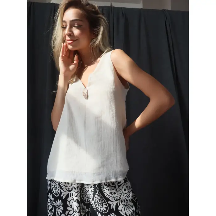 YAPRAK V YAKA MÜSLİN BLUZ