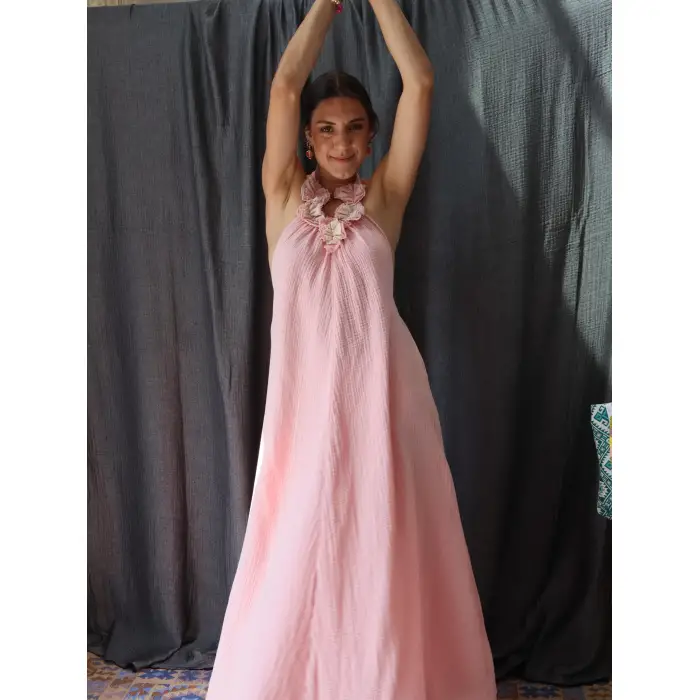 ALOHA YAKASI ÇİÇEK DETAYLI MÜSLİN ELBİSE