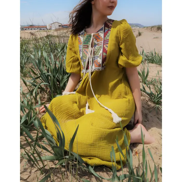 MİMOZA Kilim Yaka detaylı Müslin Elbise