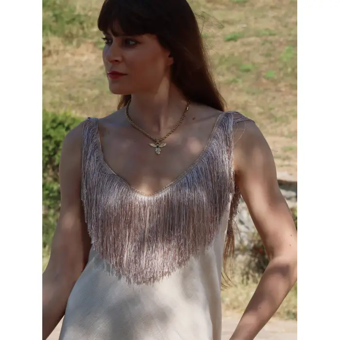 JÜLİDE YAKASI PÜSKÜL DETAYLI ŞİLE BEZİ ELBİSE