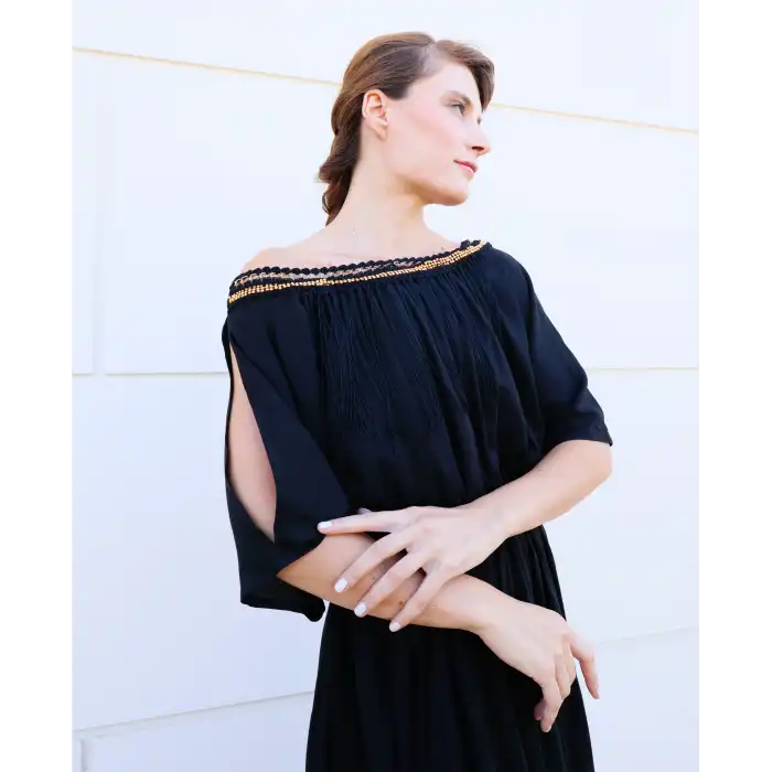 NEFERTİTİ YAKASI PÜSKÜL DETAYLI ELBİSE