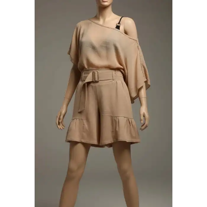 Fırfır Detaylı ve Kemerli Şile Bezi Şort