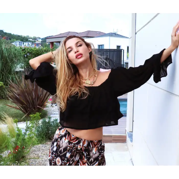 SAHRA MADONNA YAKA CROP BLUZ