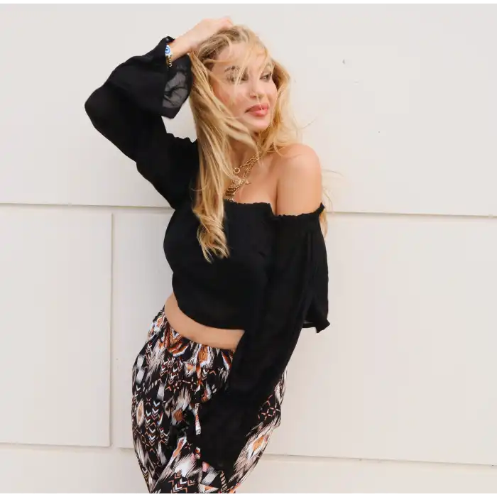 SAHRA MADONNA YAKA CROP BLUZ