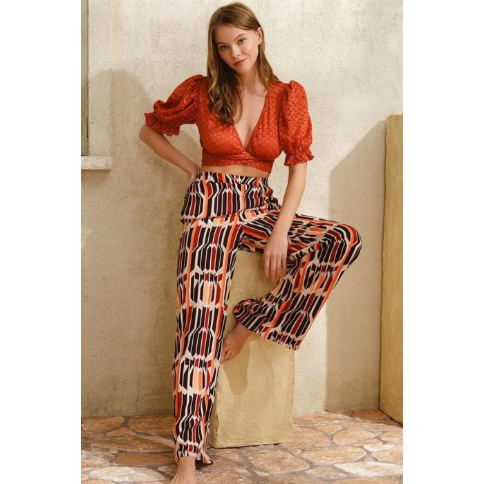 Kısa Yarım Kol V Yaka Geometrik Yazlık Kurdela Şerit Detaylı Pijama Takımı