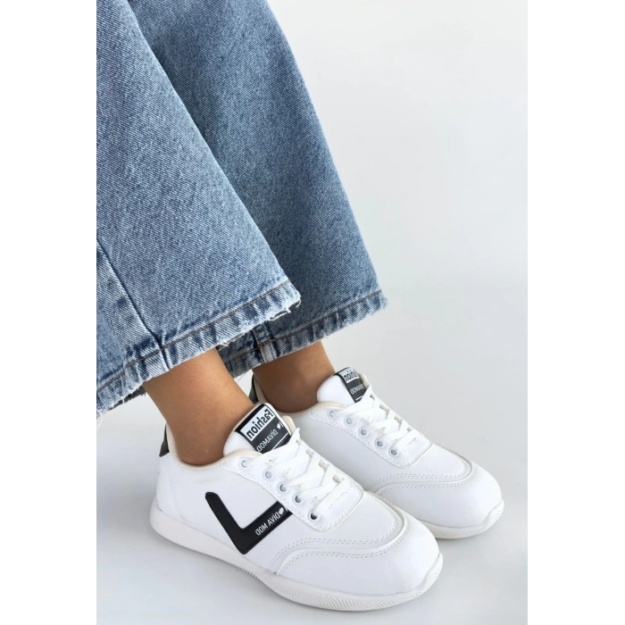 Jowen Beyaz Cilt Siyah Detaylı Bağcıklı Spor Ayakkabı