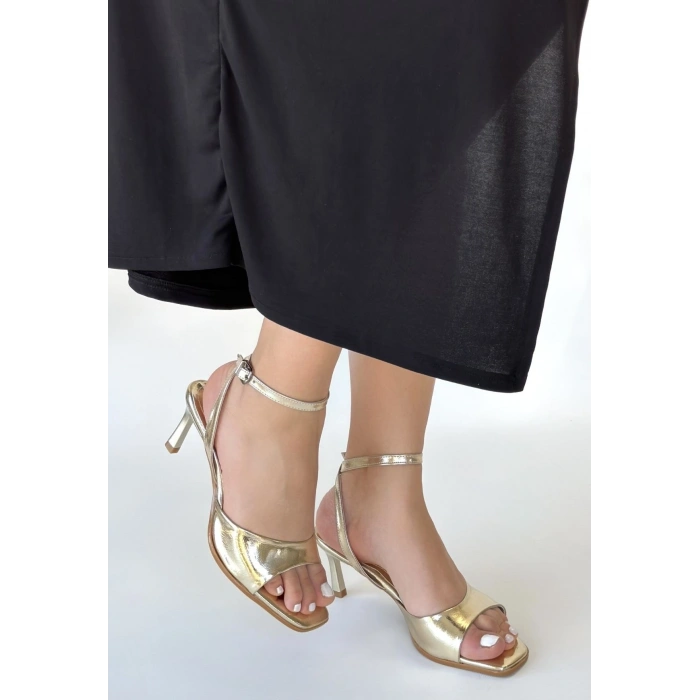 Lenya Gold Rugan Topuklu Ayakkabı