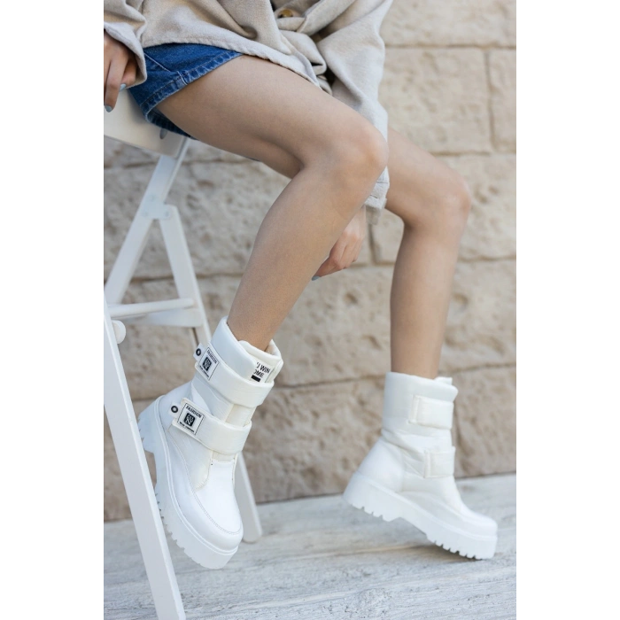 Miah Beyaz Rugan Kar Bot