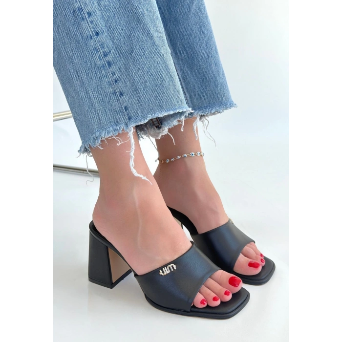 Miyon Siyah Cilt Topuklu Terlik