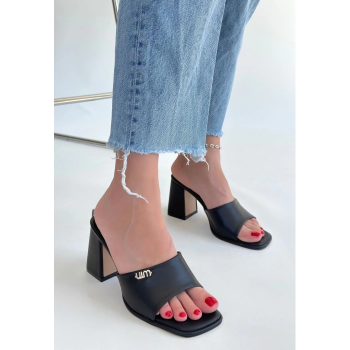 Miyon Siyah Cilt Topuklu Terlik