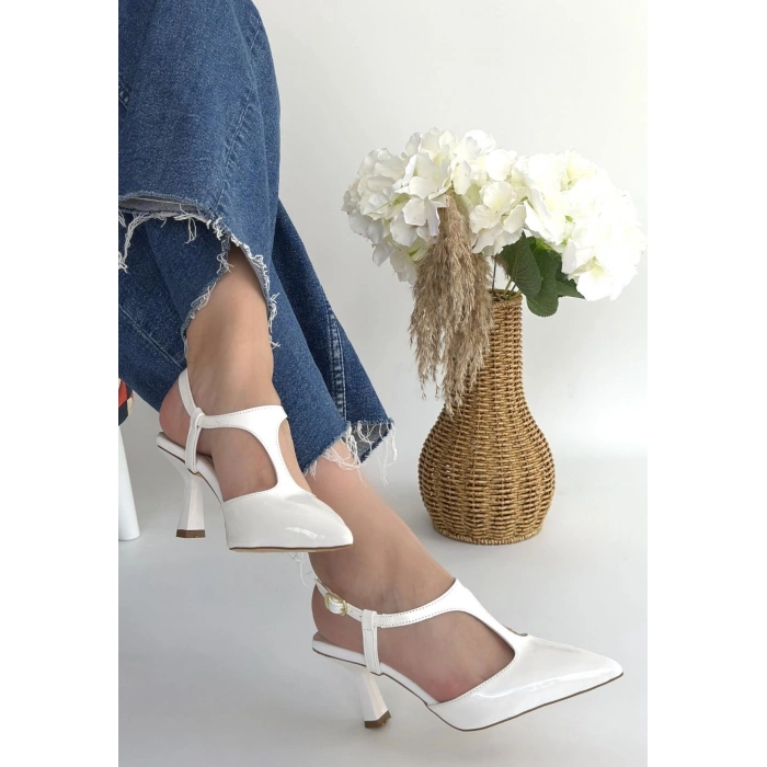 Tula Beyaz Rugan Topuklu Ayakkabı