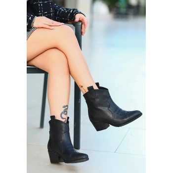 Akver Siyah Cilt Topuklu Bot