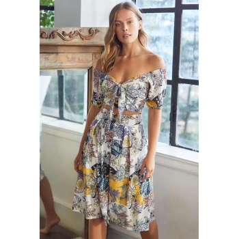 Dokuma Önden Bağlamalı Çiçek Baskılı Omuzu Düşük Büstiyer ve Önden Düğmeli Etek Takım