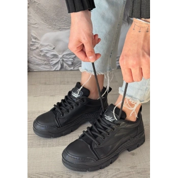 Jule Siyah Cilt Bağcıklı Spor Ayakkabı