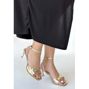 Lenya Gold Rugan Topuklu Ayakkabı