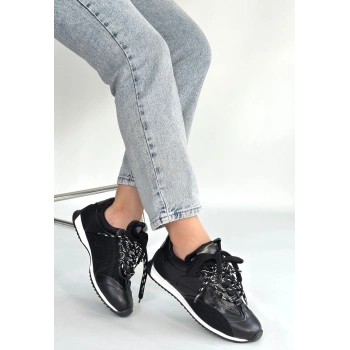 Reat Siyah Cilt Bağcıklı  Paraşüt Detaylı Spor Ayakkabı