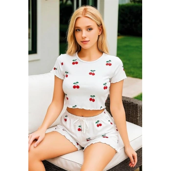 Beyaz Üstüne Kiraz Desenli Şortlu Pijama Takımı