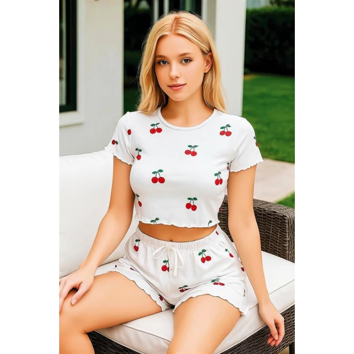 Beyaz Üstüne Kiraz Desenli Şortlu Pijama Takımı