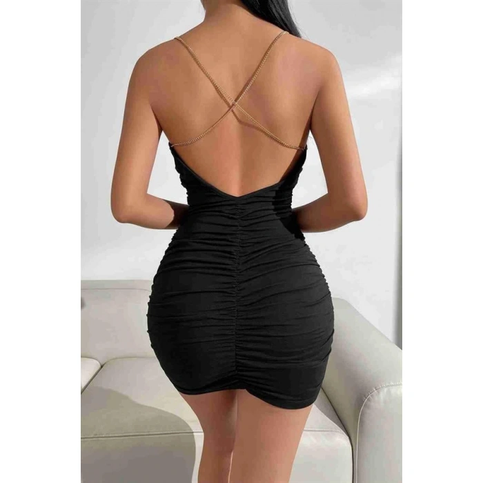 Gögüs Degajeli Sırt Zincir Detaylı Büzgülü Siyah Mini Club Elbisesi